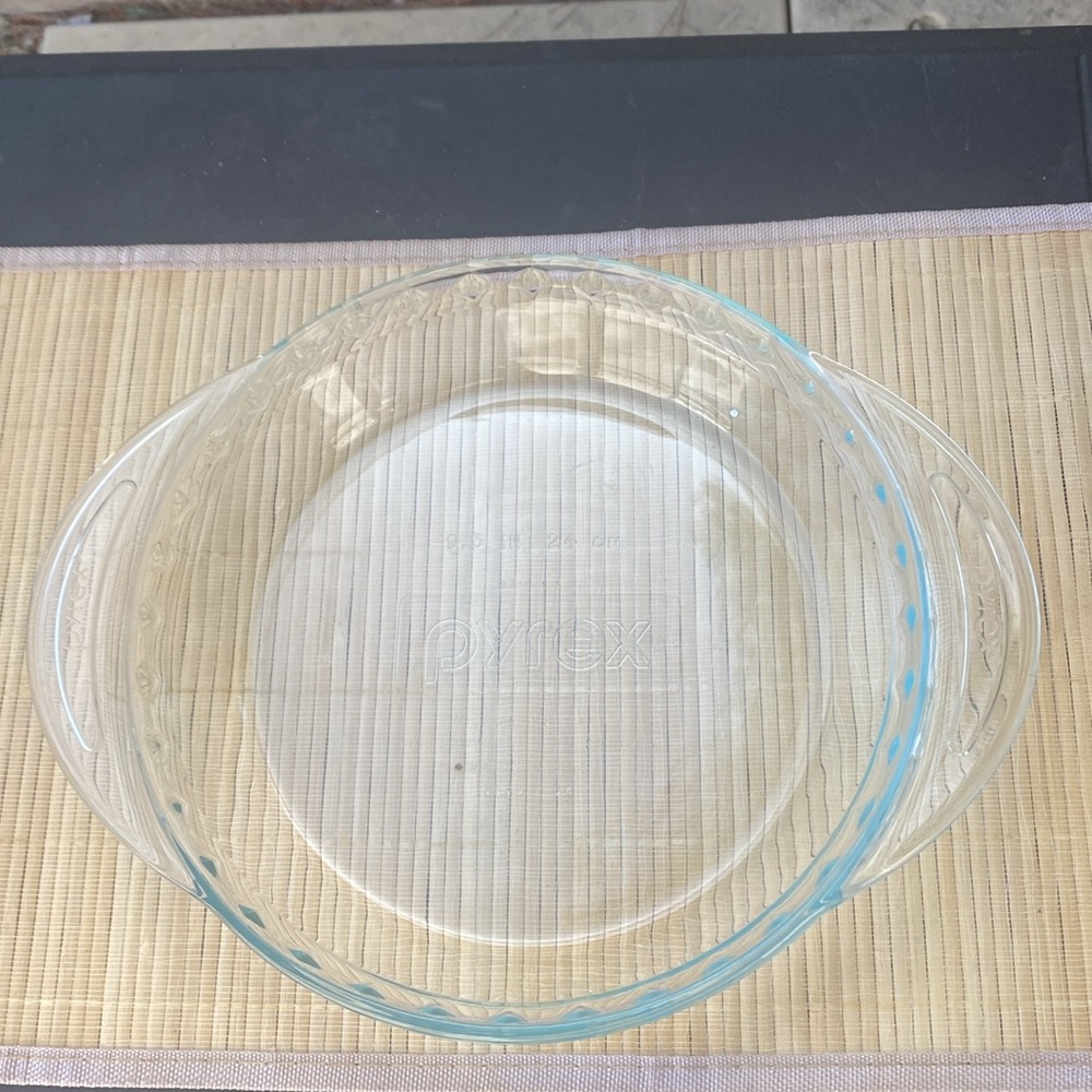 Pyrex 9.5” Glass Pie Baking Dish - Picture 4 of 5